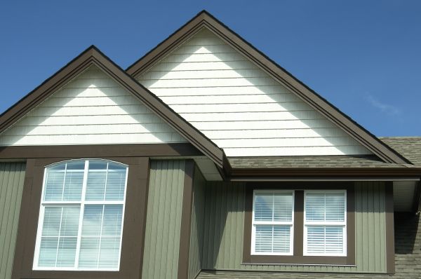 Vertical Vinyl Siding Repair in Burnsville